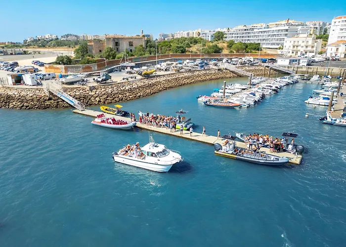 公寓 Curitiba By Algarve Vacation 阿尔布费拉