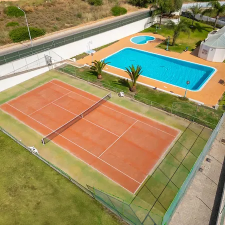 Curitiba - Com Tenis E Piscina, Em アパート *